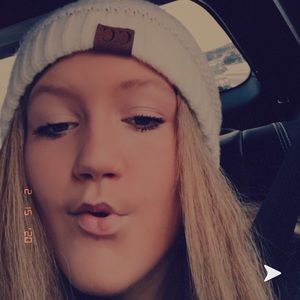 Meet your Posher, Alydia